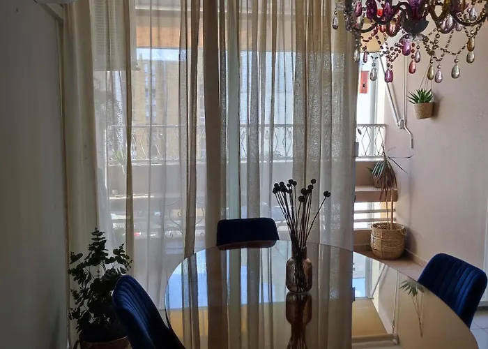 J&sa With Balcony And Garage 아파트